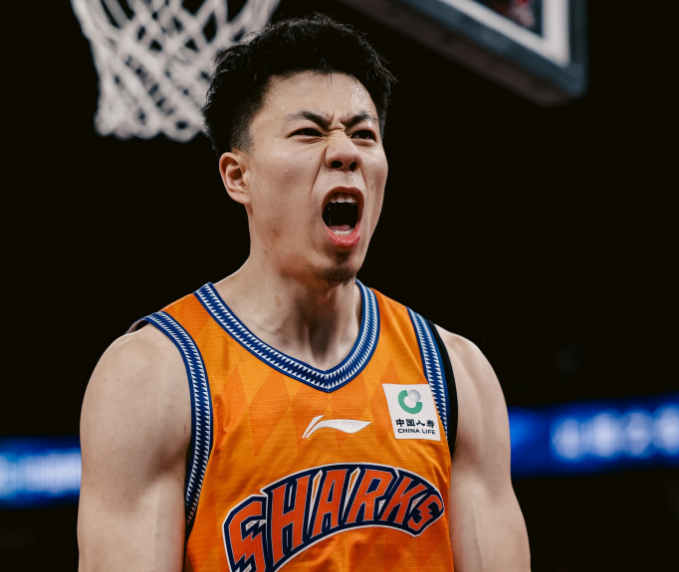 上海险胜1-0山东：怀特塞德23+9 张镇麟14分王哲林遭惊天骑扣
